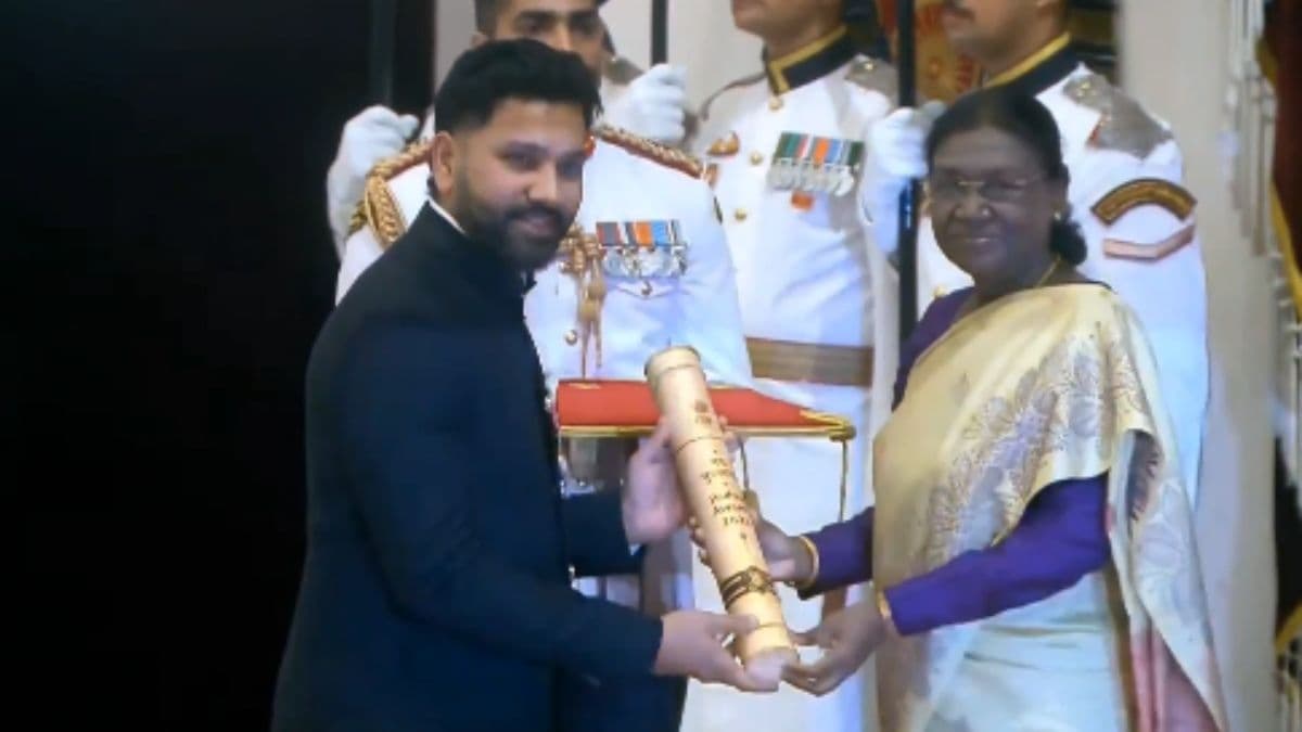 Rohit Sharma, former India captain, receives Padma Shri from President Droupadi Murmu | WATCH